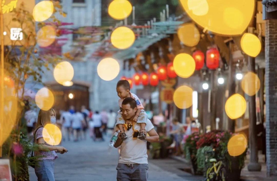 夜色中的安仁，让人如此心动~